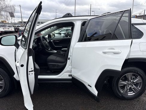 Used 2024 Toyota RAV4 XLE image 17