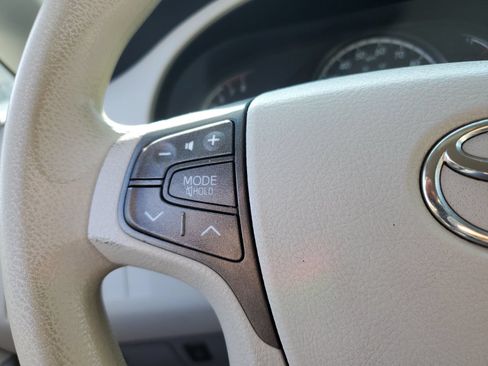 Used 2011 Toyota Sienna LE w/ Towing Pkg FWD image 21