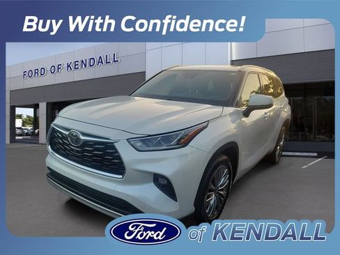 Used 2021 Toyota Highlander Platinum FWD image 1