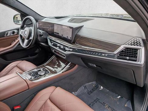Used 2024 BMW X7 xDrive40i w/ M Sport Package AWD/4WD image 24