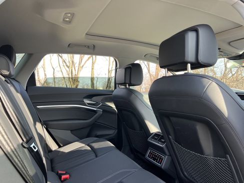 Used 2023 Audi e-tron Premium Plus w/ Premium Plus Package image 19