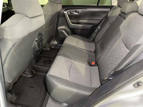 Used 2021 Toyota RAV4 XLE w/ Convenience Package image 18