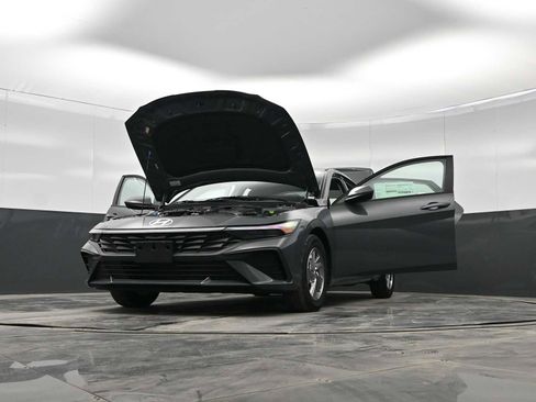 New 2026 Hyundai Elantra SE image 42