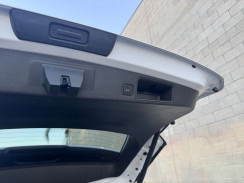 Used 2024 GMC Terrain SLT image 23