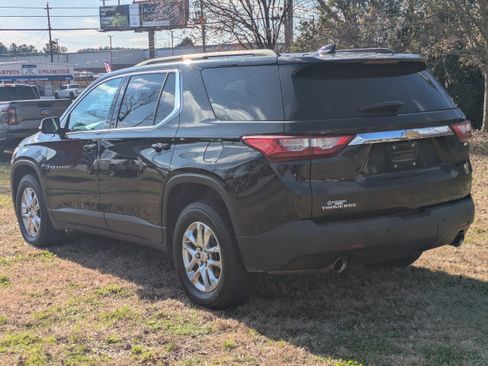 Used 2020 Chevrolet Traverse LT image 6