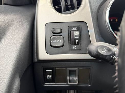 Used 2005 Pontiac Vibe w/ Power Group Value Package FWD image 21