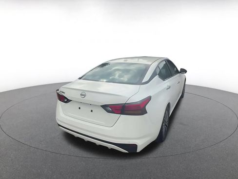 Used 2025 Nissan Altima 2.5 SV FWD image 15