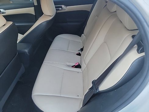 Used 2015 Lexus CT 200h image 9