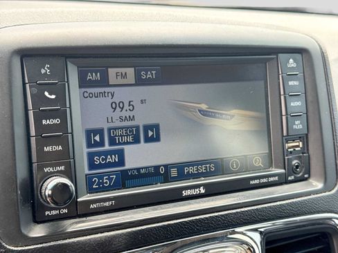 Used 2012 Chrysler Town & Country Touring w/ Entertainment Group #1 FWD image 18