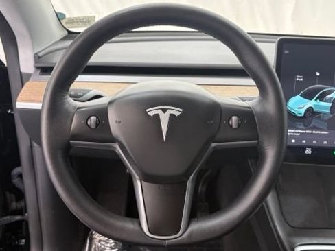 Used 2024 Tesla Model Y Long Range AWD/4WD image 31
