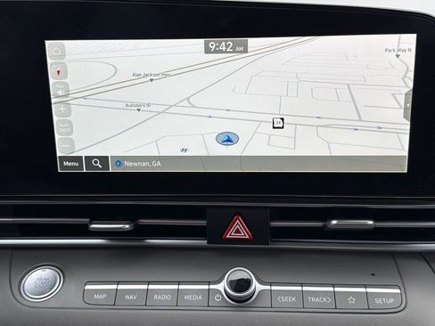 Used 2025 Hyundai Elantra SEL FWD image 28