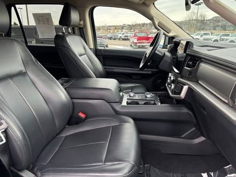 Used 2024 Ford Expedition XLT image 27