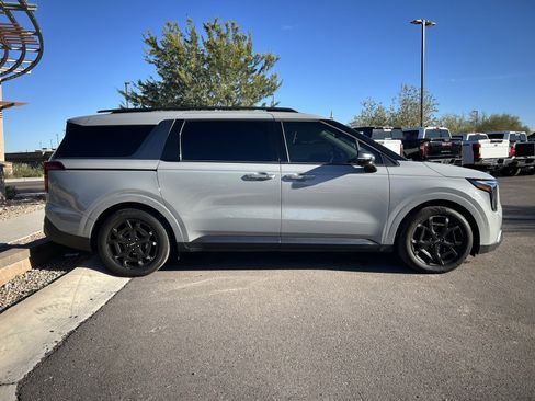 Certified 2025 Kia Carnival SX Prestige image 2