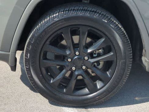 Used 2021 Jeep Grand Cherokee Laredo X image 14