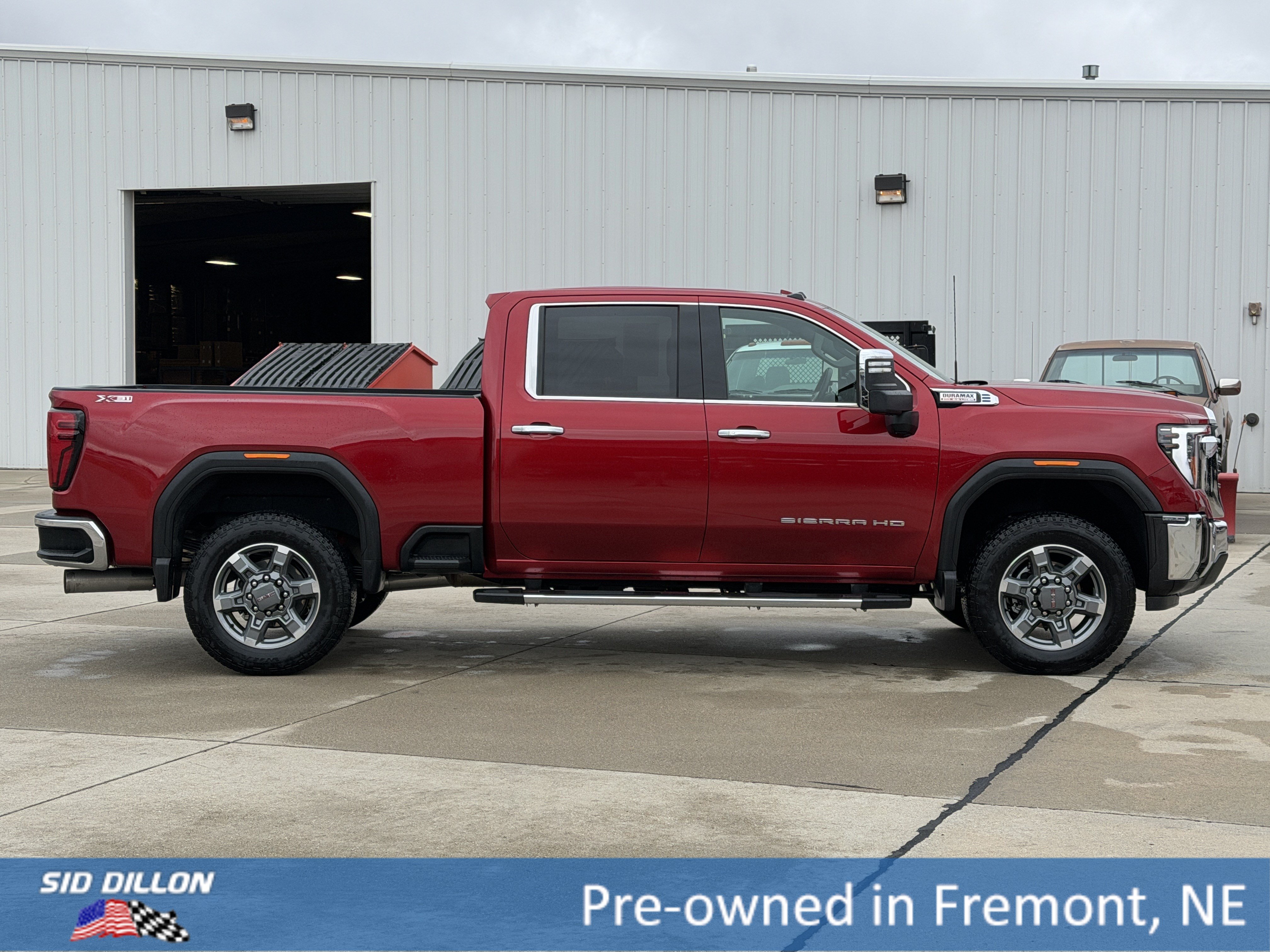 Certified 2025 GMC Sierra 2500 SLT w/ SLT Premium Package AWD/4WD image 3