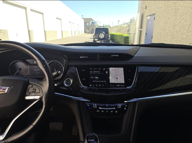 Used 2025 Cadillac XT6 Premium Luxury FWD image 12