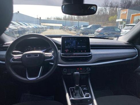 Certified 2024 Jeep Compass Sport image 17