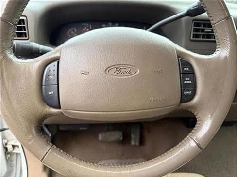Used 2001 Ford F550 2WD Crew Cab Super Duty image 40