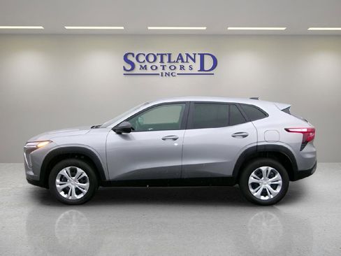 Used 2026 Chevrolet Trax LS w/ Driver Confidence Package image 1