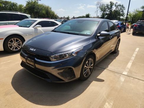 Used 2022 Kia Forte LXS FWD image 2