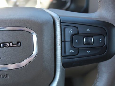 Used 2021 GMC Yukon Denali w/ Advanced Technology Package image 29