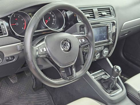 Used 2016 Volkswagen Jetta Sport image 2