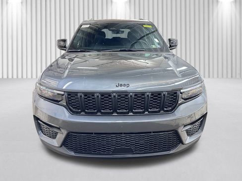 New 2025 Jeep Grand Cherokee Limited w/ Black Appearance Package image 11