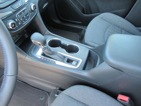 Used 2022 Chevrolet Equinox LT FWD image 17