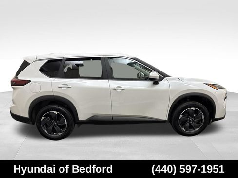 Used 2024 Nissan Rogue SV AWD/4WD image 4