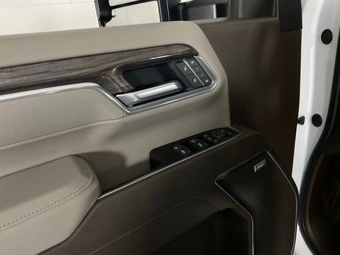 Used 2025 Chevrolet Silverado 2500 LTZ w/ LTZ Convenience Package image 28