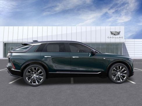 New 2026 Cadillac Lyriq Signature Luxury w/ LPO, Floor Liner Package image 5