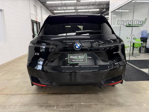 Used 2024 BMW iX xDrive50 w/ Premium Package AWD/4WD image 5