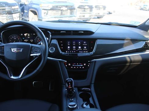 Used 2024 Cadillac XT6 Sport w/ LPO, ONYX Package image 10