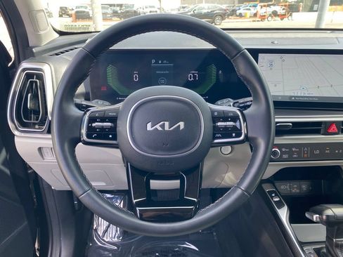Used 2025 Kia Sorento S w/ Panoramic Sunroof Package FWD image 16