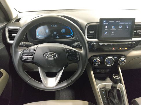 Used 2025 Hyundai Venue SEL FWD image 22