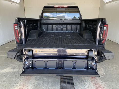 New 2025 GMC Sierra 2500 AT4 w/ AT4 Premium Plus Package image 9