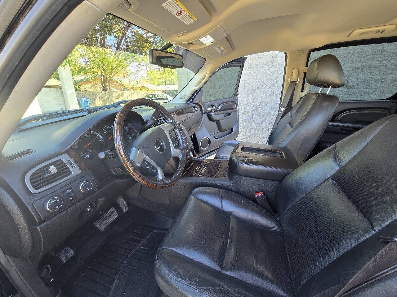 Used 2012 GMC Sierra 2500 Denali w/ Suspension Package, Off-Road AWD/4WD image 10