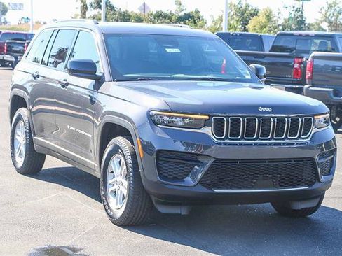 New 2025 Jeep Grand Cherokee Laredo image 5