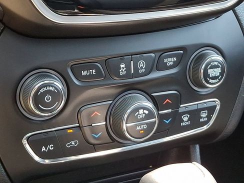 Used 2019 Jeep Cherokee Limited AWD/4WD image 15