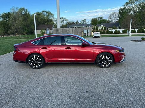 Used 2023 Honda Accord Touring image 2