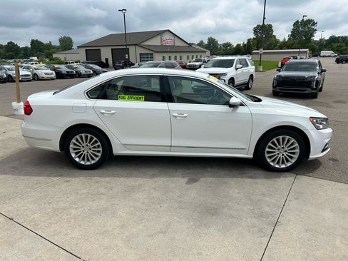 Used 2016 Volkswagen Passat 1.8T SE FWD image 4