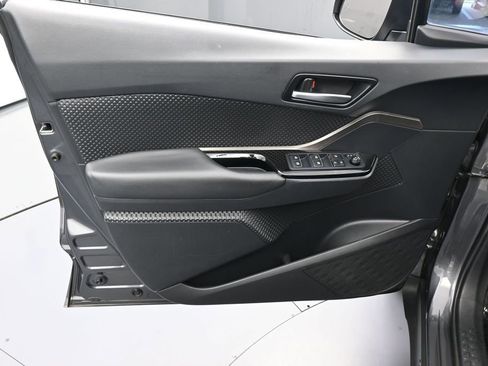 Used 2019 Toyota C-HR XLE FWD image 12