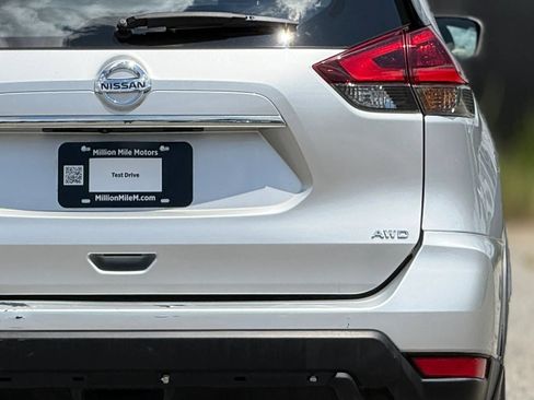 Used 2018 Nissan Rogue S AWD/4WD image 14