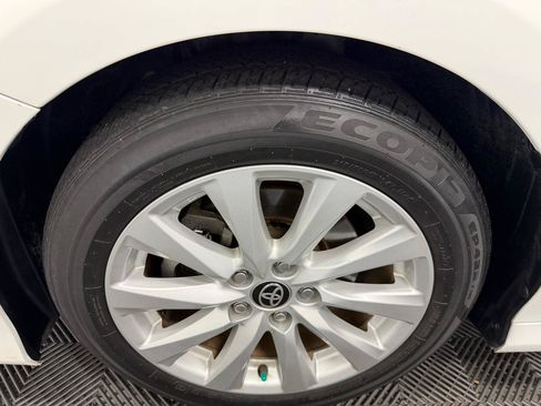 Used 2020 Toyota Camry LE FWD image 33