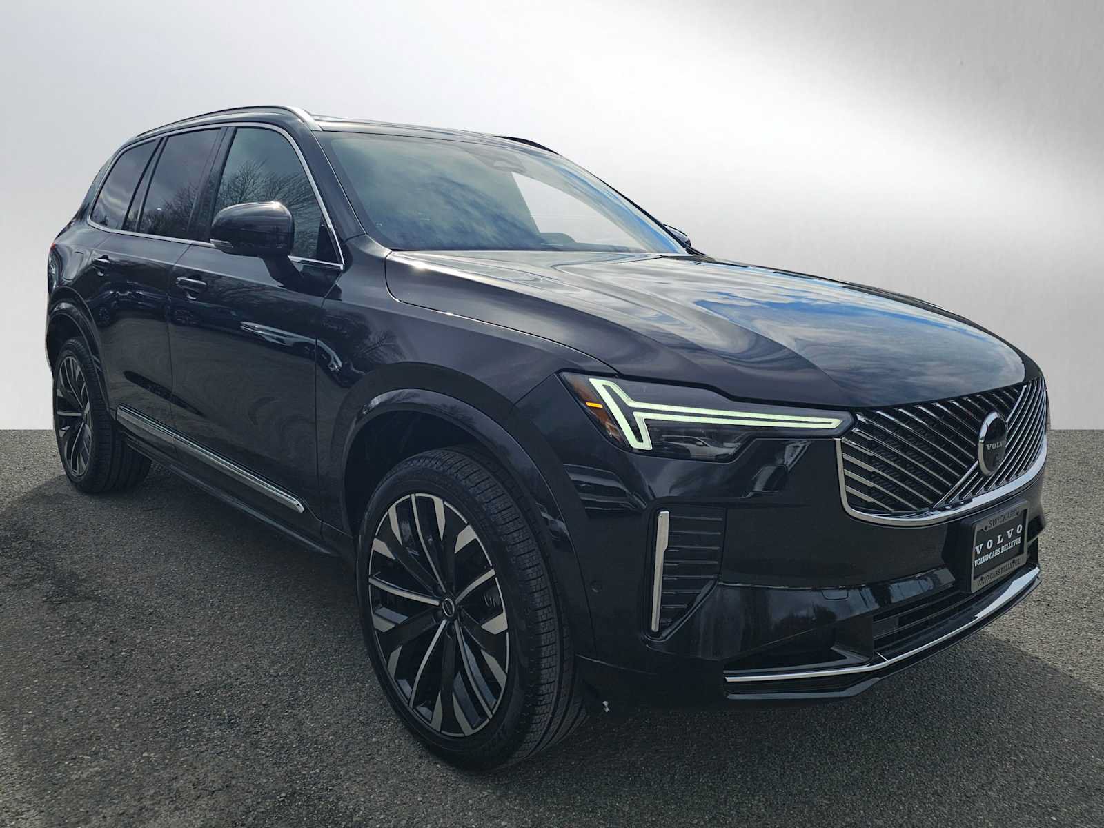 New 2026 Volvo XC90 T8 Plus w/ Protection Package AWD/4WD image 9