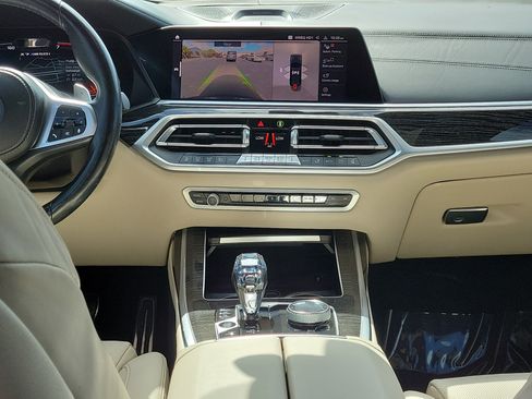 Used 2021 BMW X7 M50i AWD/4WD image 19