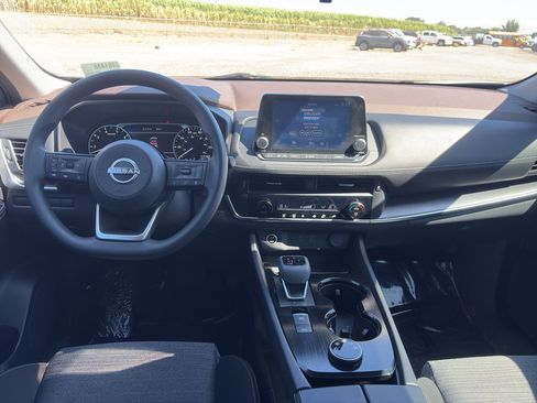Used 2023 Nissan Rogue SV AWD/4WD image 18