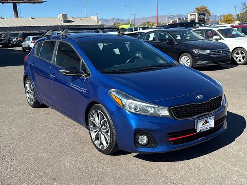 Used 2017 Kia Forte SX image 2
