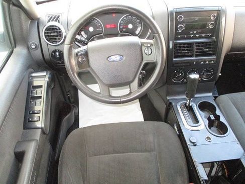 Used 2009 Ford Explorer XLT AWD/4WD image 18
