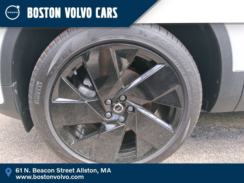 New 2026 Volvo XC40 B5 Ultra w/ Protection Package Premier AWD/4WD image 4
